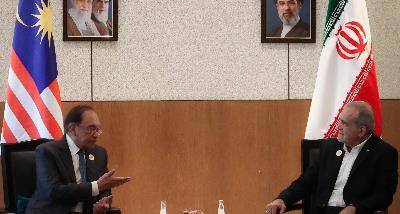 Meeting between Masoud Pezeshkian President of the Islamic Republic of Iran and Anwar Ibrahim Prime Minister of Malaysia